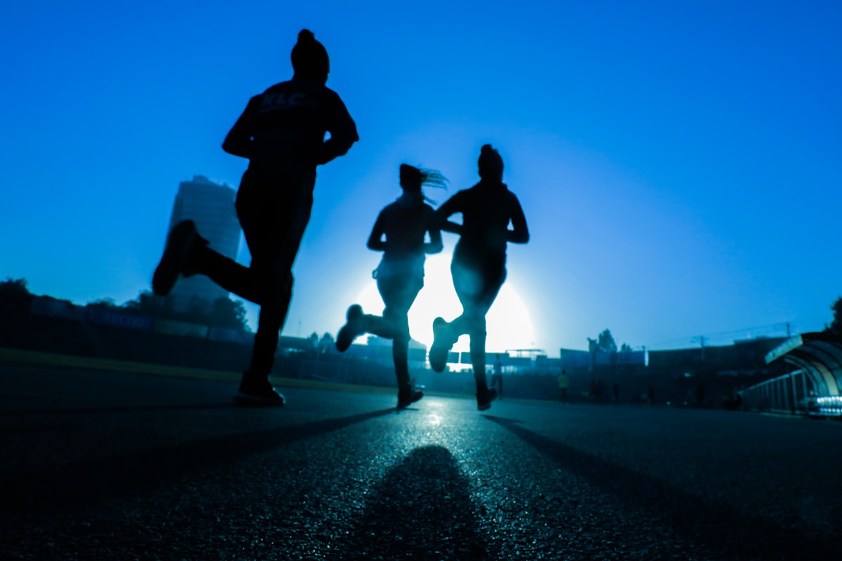 Athlete preparing at starting blocks — measuring reaction time and reflex speed in competitive sports